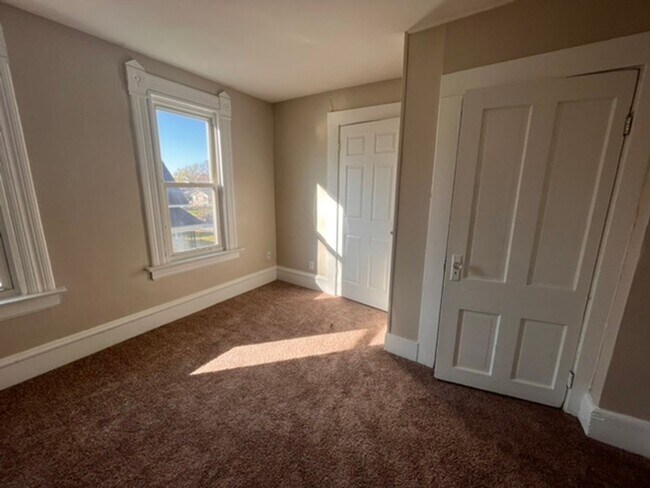 Building Photo - ET 805 W 15th St Dav