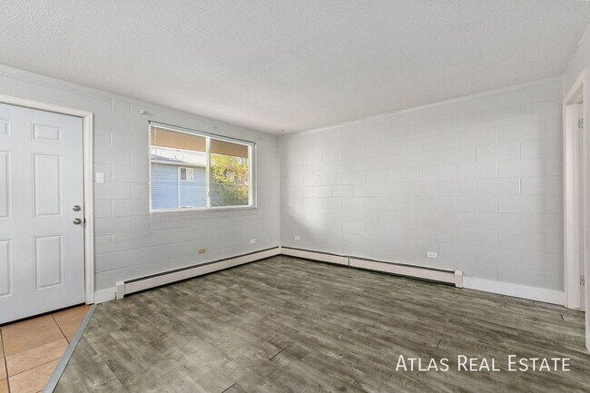 Building Photo - 1906 11th Ave