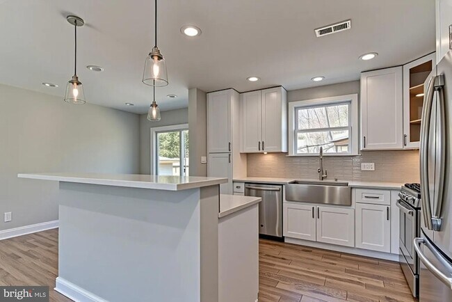 Building Photo - 415 Ritchie Pkwy