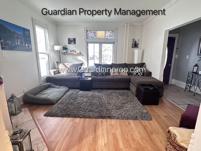 Building Photo - Linden Hills Upper Level Duplex, Sunroom, In Unit Laundry, Dishwasher