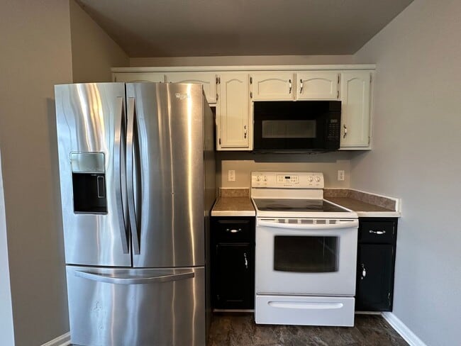 Building Photo - 3 Bedroom Home For Rent with Bonus Room!