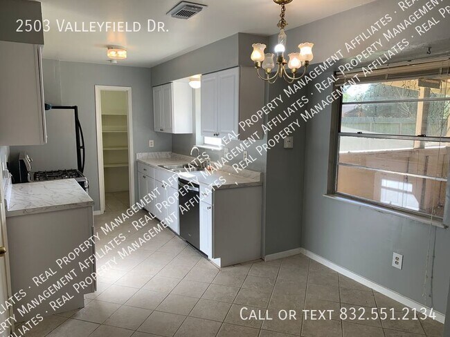 Building Photo - Great Spring Branch Location!