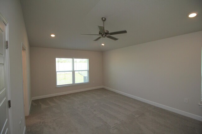 Building Photo - 705 Kylar Dr NW