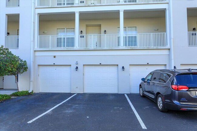 Building Photo - Baldwin Park 2/2 Condo, *Ground Floor* Attached Garage with Enders Park Views! Available June 2026