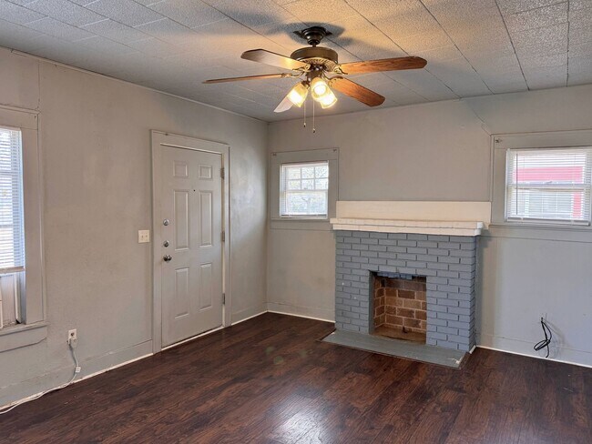 Building Photo - 1818 Collins Ave