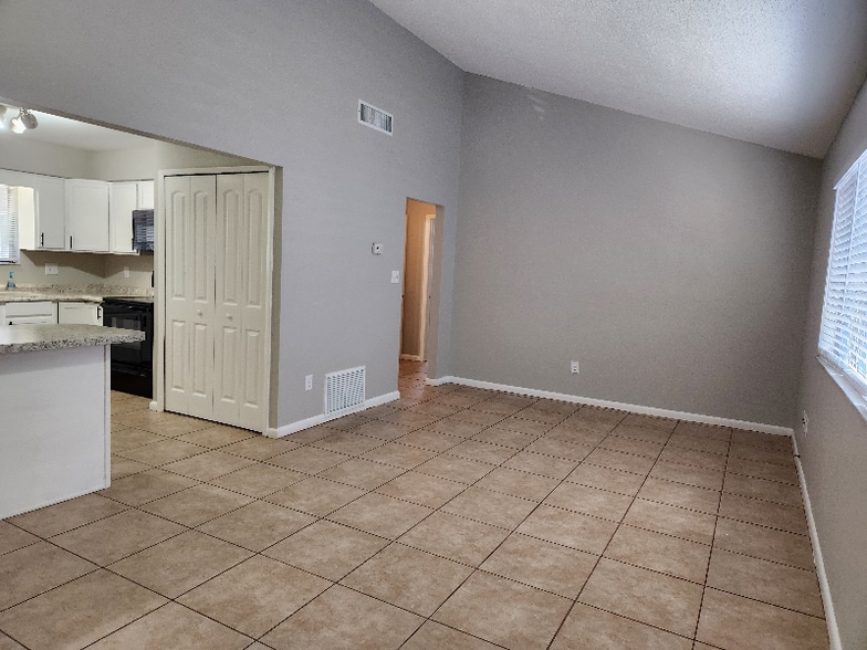 Building Photo - 1206 E 11th Ave