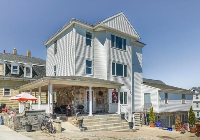 Building Photo - 471-473 Division St