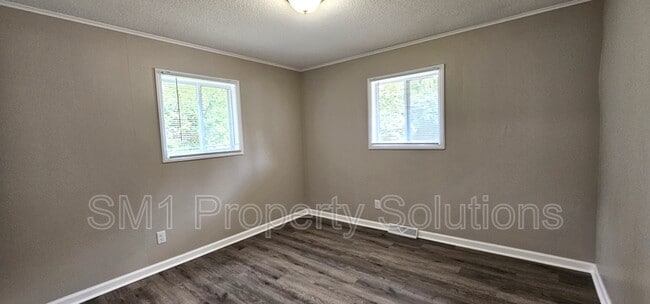 Building Photo - 307 N Hall St