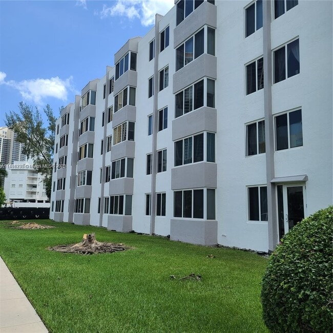 Building Photo - 250 180th Dr