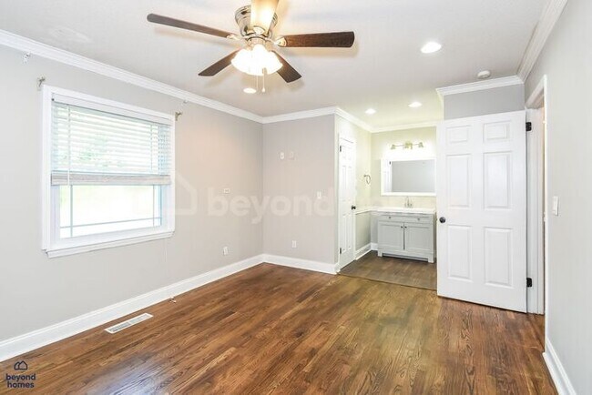 Building Photo - Beautiful 3-Bed 2.5-Bath + Bonus Room Home - Minutes from Downtown Chattanooga!