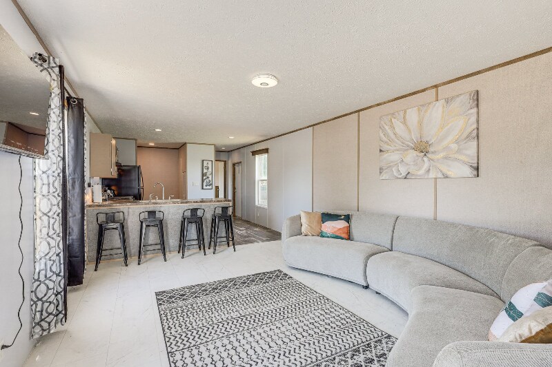 Building Photo - 930 County Rd 3390