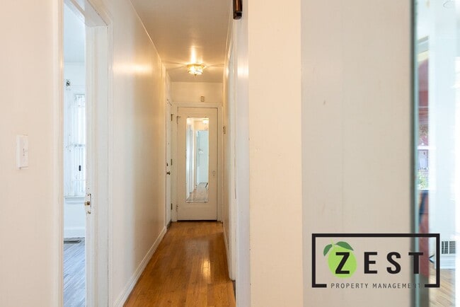 Building Photo - ***OPEN HOUSE SAT. OCT. 11TH 2025 10-10:30AM*** Spacious Upper Flat with Bonus Room, Garage, and ...