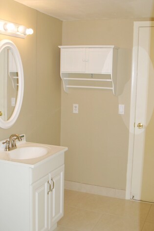 Building Photo - 5950 Del Lago Cir