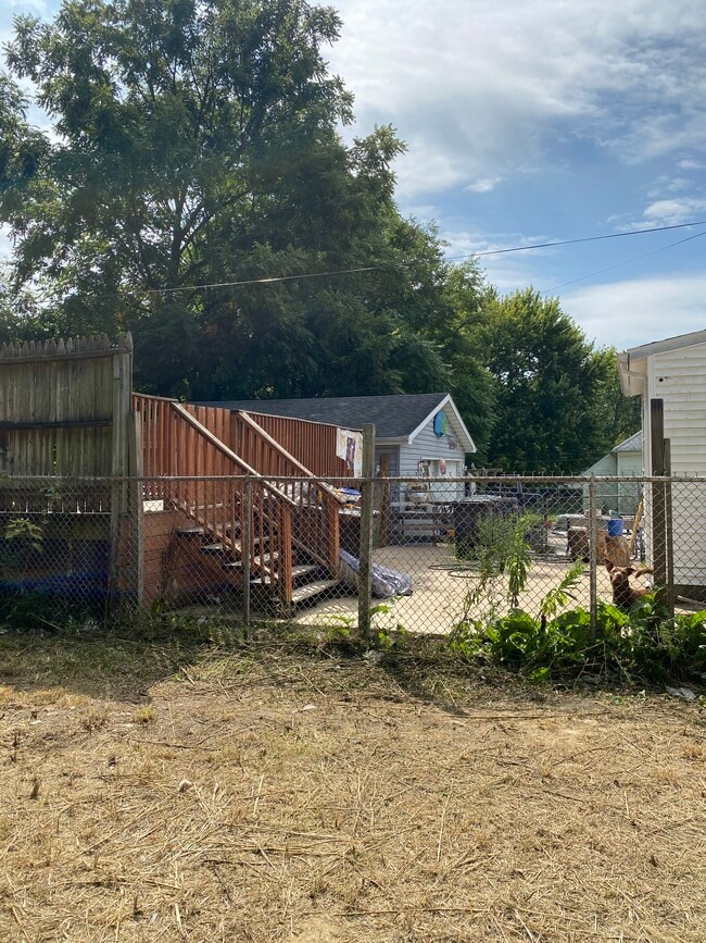 Building Photo - 21 Schultz St