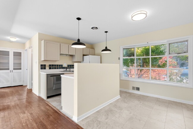 Building Photo - Affordable, Spacious AND Convenient Walk t...