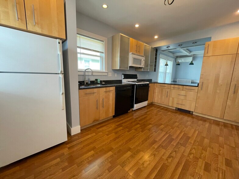 Building Photo - 15 Westbourne Rd