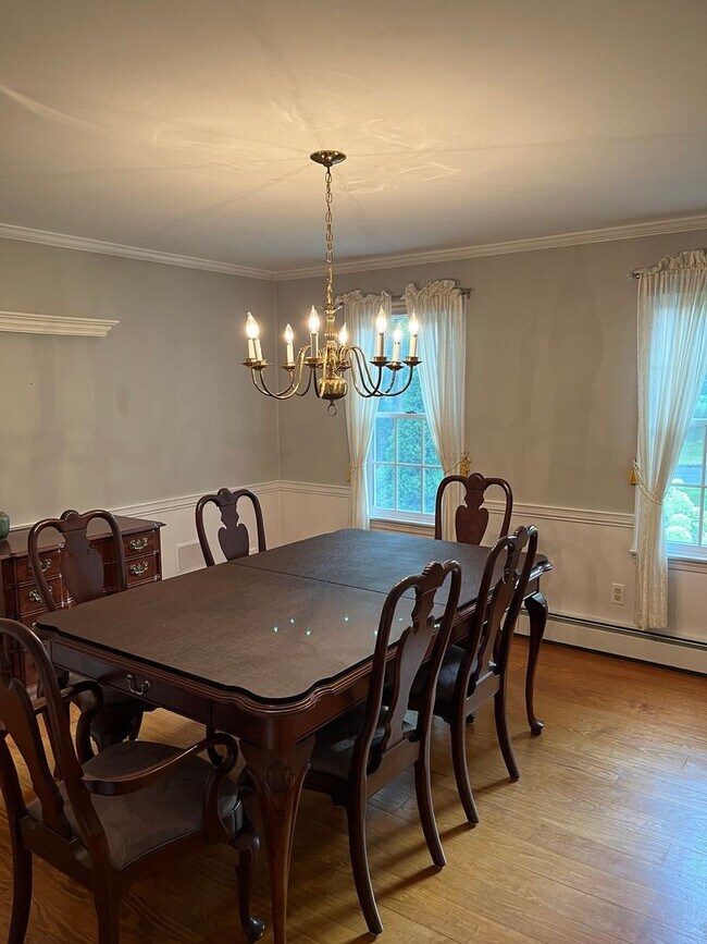 Building Photo - Executive 4 Br / 2.5 Ba Executive Colonial in Sandwich