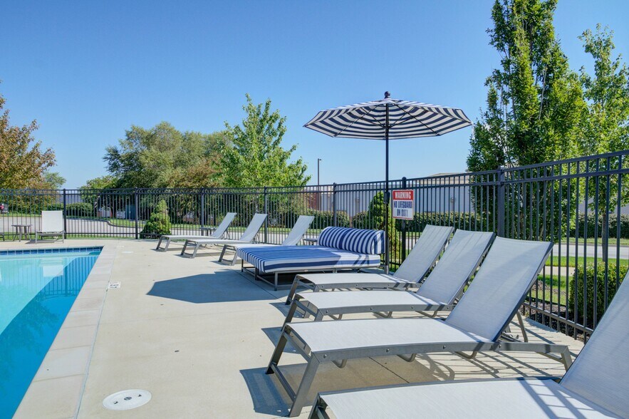 Chapel Ridge Townhomes 3670 NE Akin Dr Lees Summit MO 64064