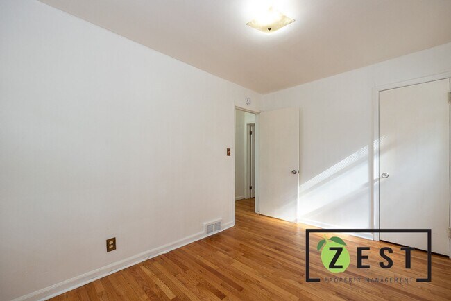 Building Photo - 2 BED 1 BATH SINGLE FAMILY HOME OPEN HOUSE...