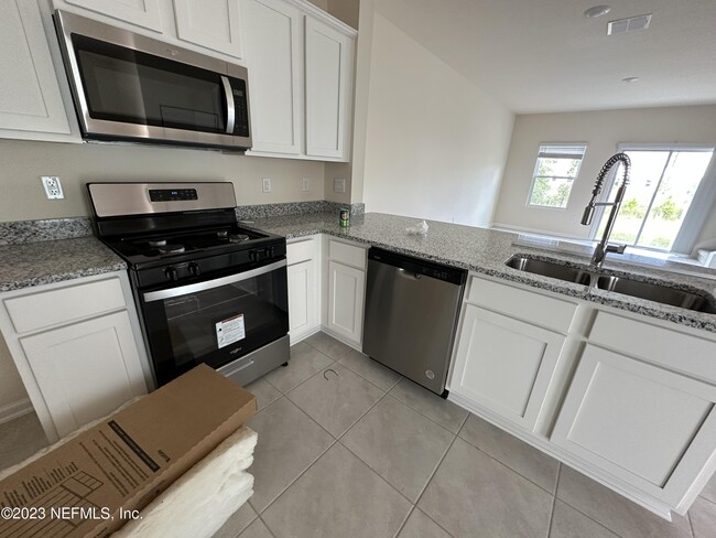 Building Photo - 110 Java Ln