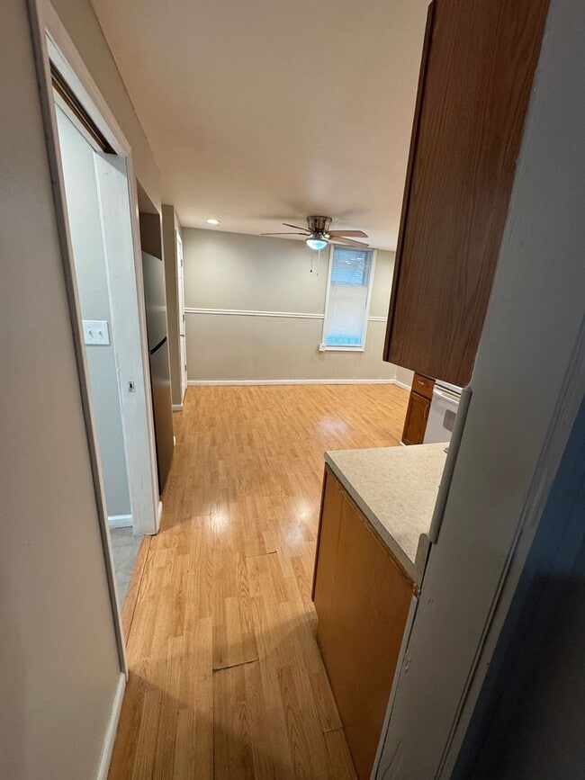 Building Photo - Spacious 1 Bedroom House Near Highway 55