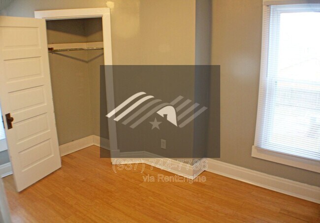 Building Photo - 419 Alberta St