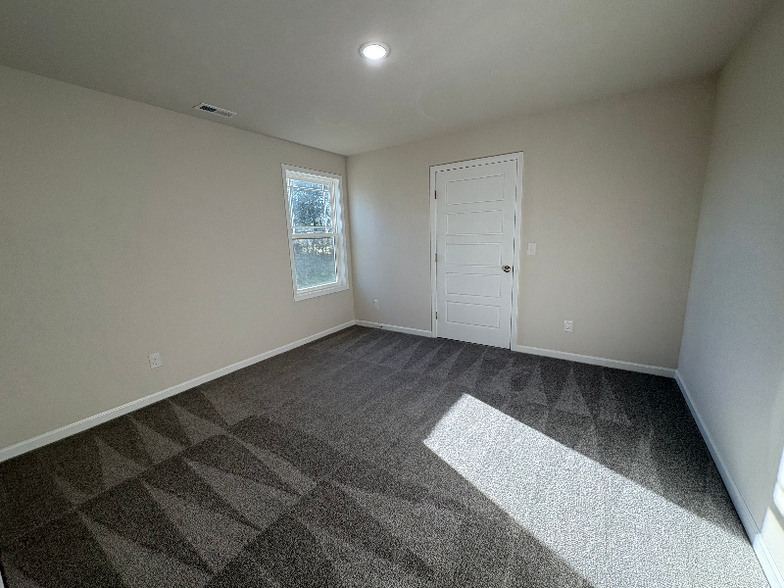 Building Photo - 32 Oakfield Trce Dr