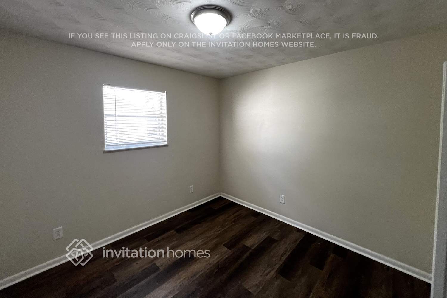 Building Photo - 832 SE Thornhill Dr