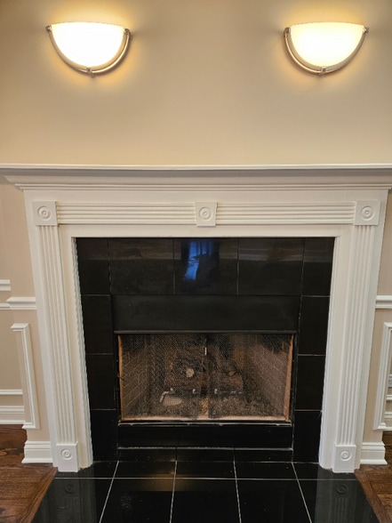 Building Photo - 6330 S Ingleside Ave