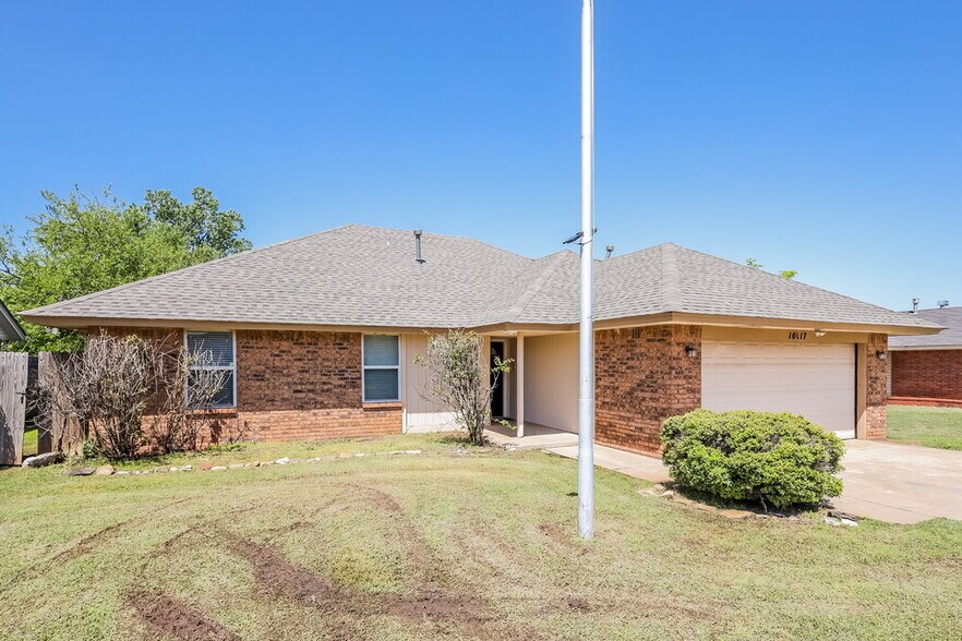 Building Photo - 10117 S Land Ave