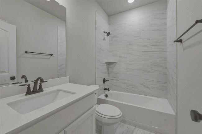 Building Photo - 2105 Bluebird Ln
