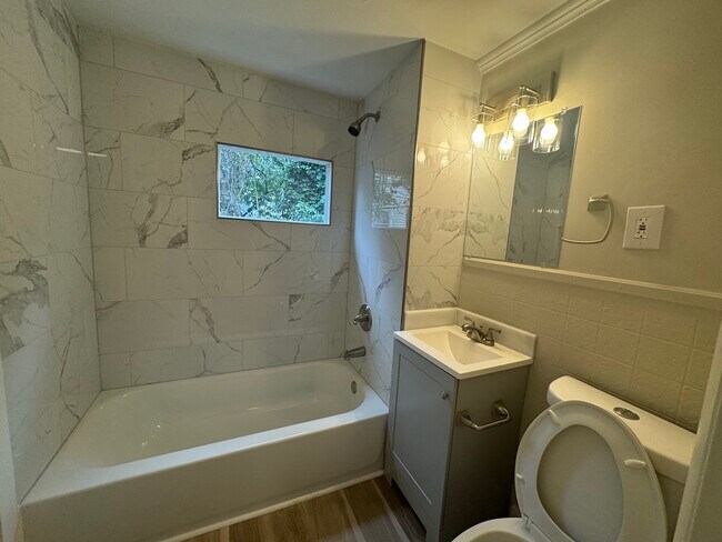 Building Photo - 363 Ebenezer Ave