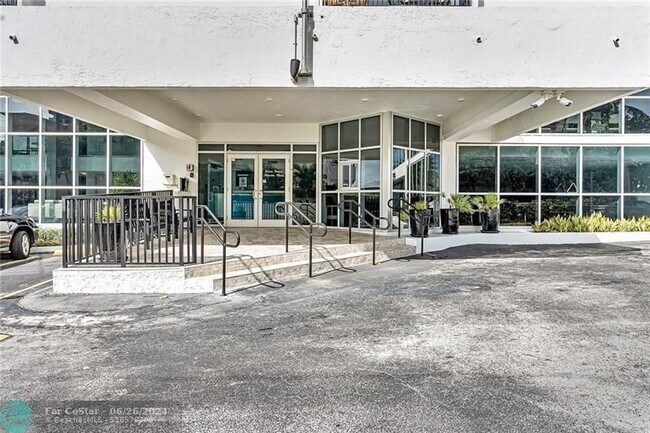 Building Photo - 525 N Ocean Blvd