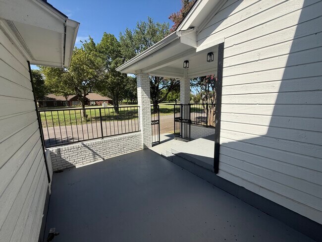 Building Photo - 501 Lake Ranch Ln