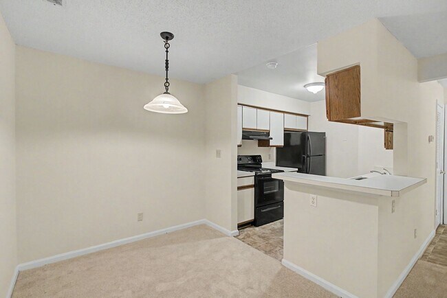 Building Photo - 540 Pineland Cir