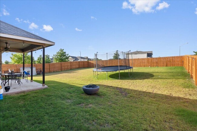 Building Photo - Spectacular 4 Bedroom, 3.5 Bath, Corner Lo...