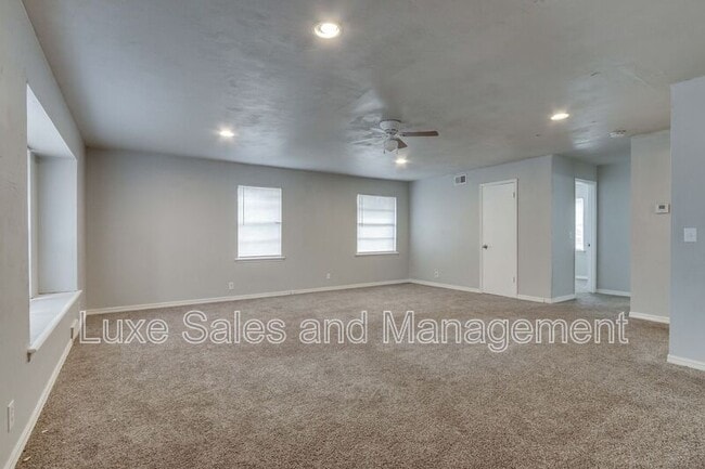 Building Photo - 236 NW 85th St