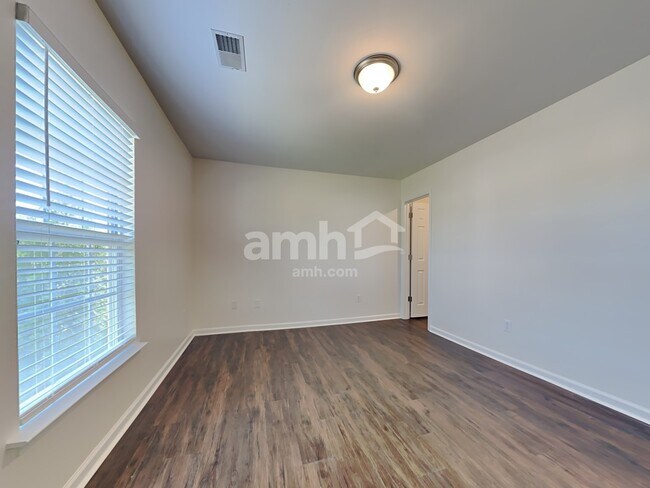 Building Photo - 6 Briarcliff Way