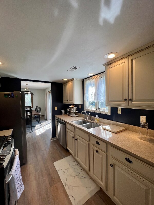 Building Photo - 254 Dominion Dr