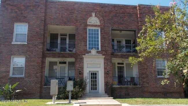 Primary Photo - 2359 Oak St