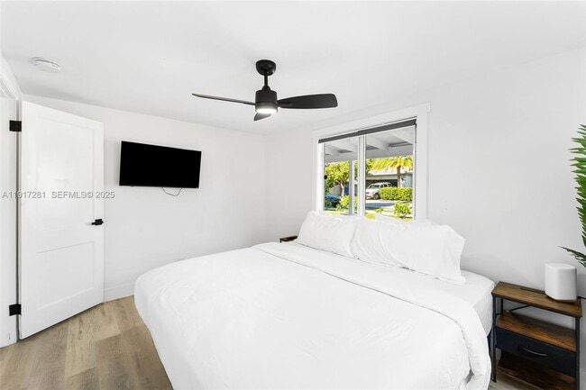 Building Photo - 1464 NE 24th St