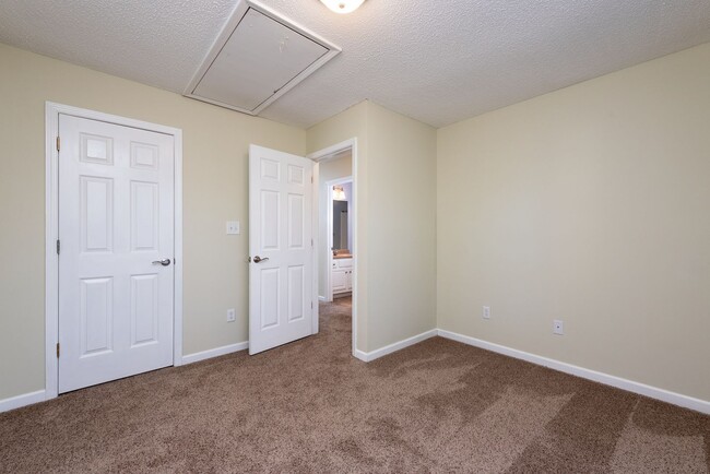 Building Photo - Spacious 4-Bedroom Home in Westside Athens...
