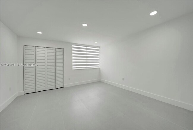 Building Photo - 1083 W 38th St