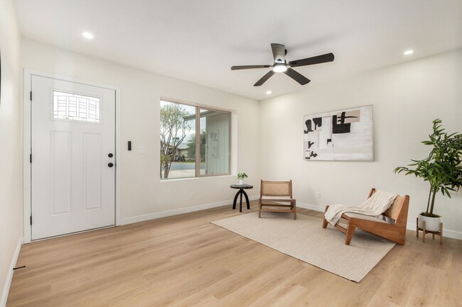 Building Photo - Fully Remodeled 4-Bedroom Home in Prime Gi...