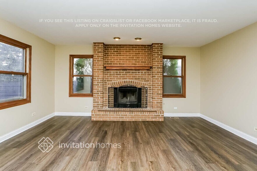 Building Photo - 321 Beaver Crossing