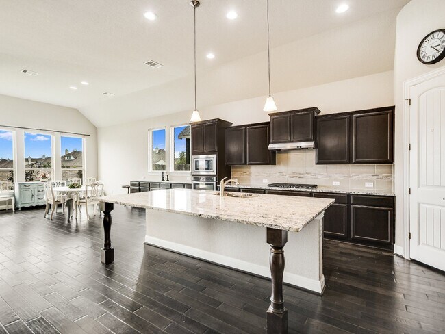 Building Photo - 3925 Octavia Dr