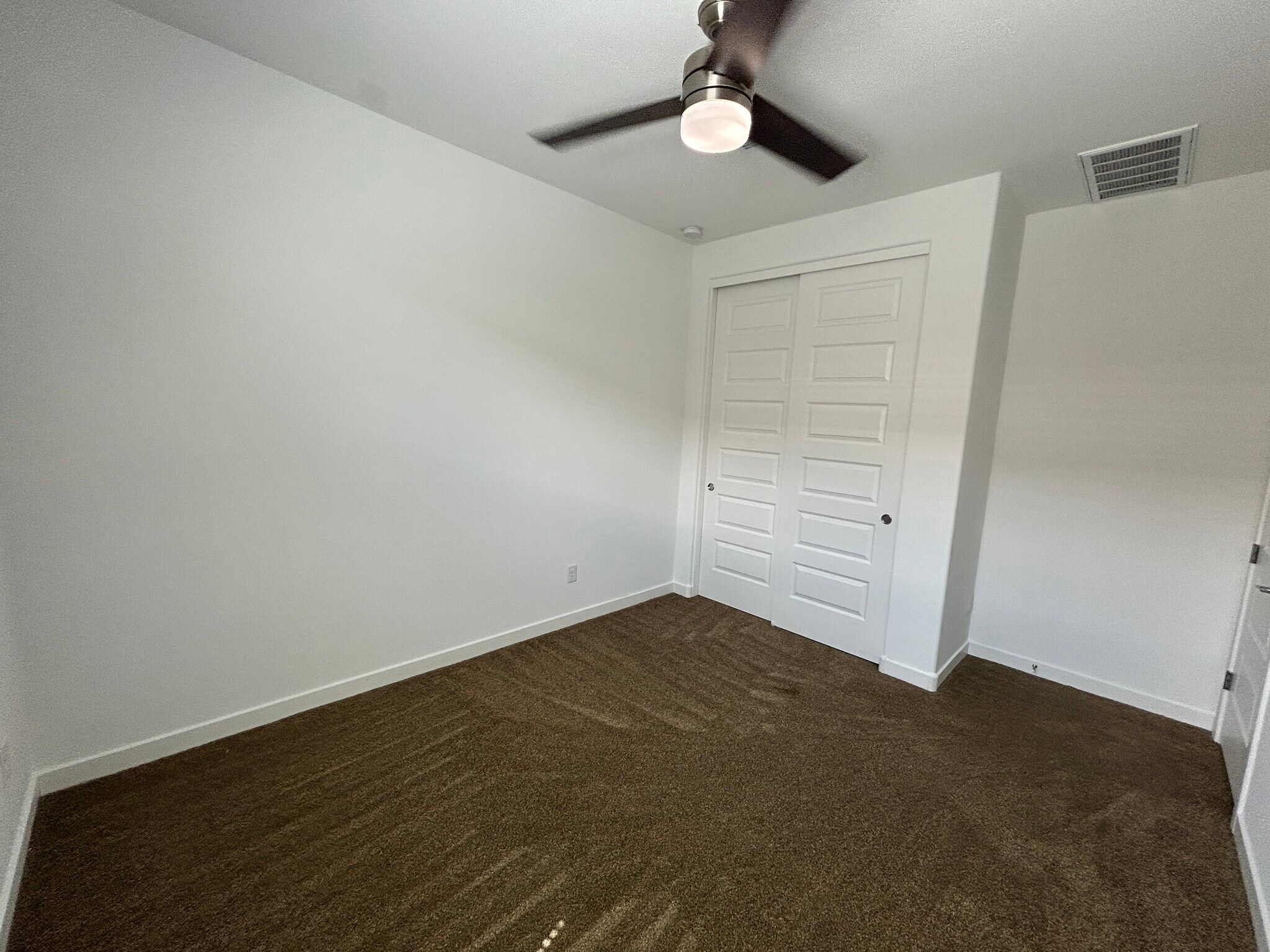 Building Photo - 2241 E Meadowview Ct