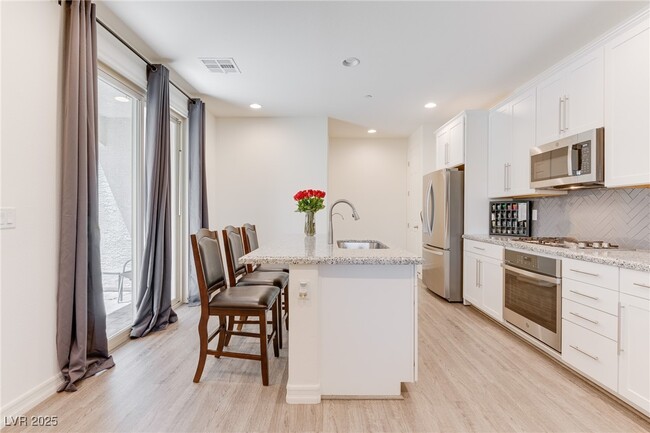 Building Photo - 60 Kimberlite Dr