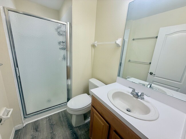 Building Photo - Three Bedroom Townhome in Heritage Harbour