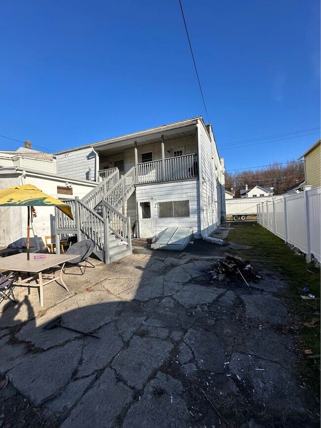 Building Photo - 1807 Luzerne St